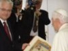 Papa i Predsjednik razmjenjuju darove